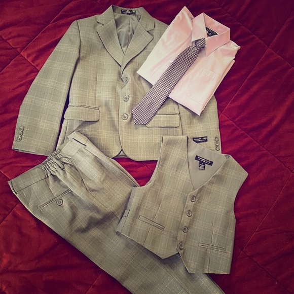 Gray Boys 3 piece suit w/shirt n tie